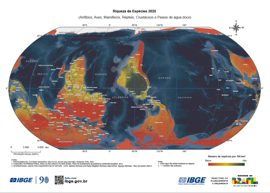 Mapa do IBGE celebra os seus 90 anos, revelando a riqueza de espécies e a representação dos continentes em proporções reais "invertidas"